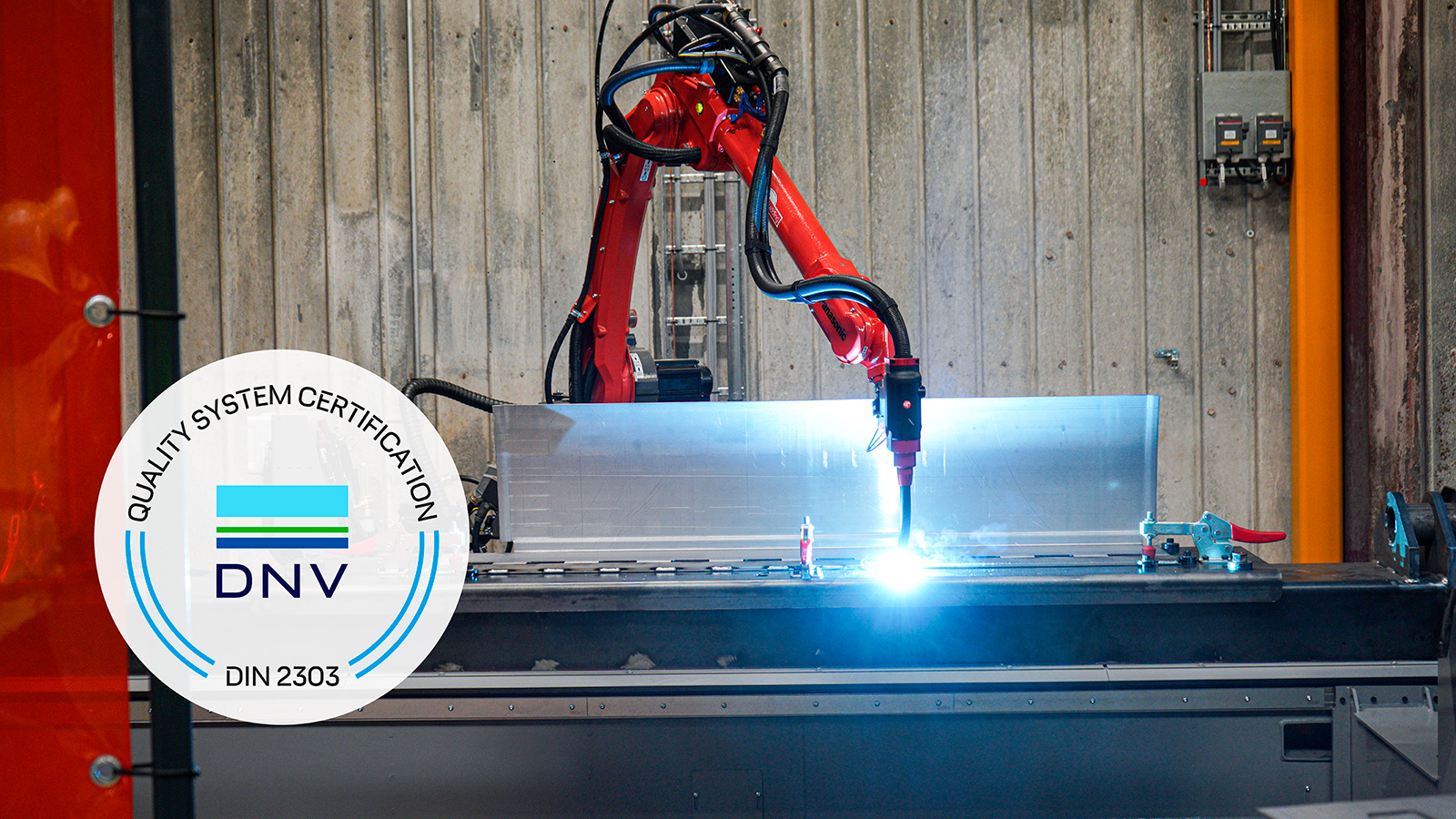 Robotic welding in production at Ib Andresen Industri in Langeskov, Denmark. The image illustrates the company's DIN 2303-certified welding processes and documented quality.
